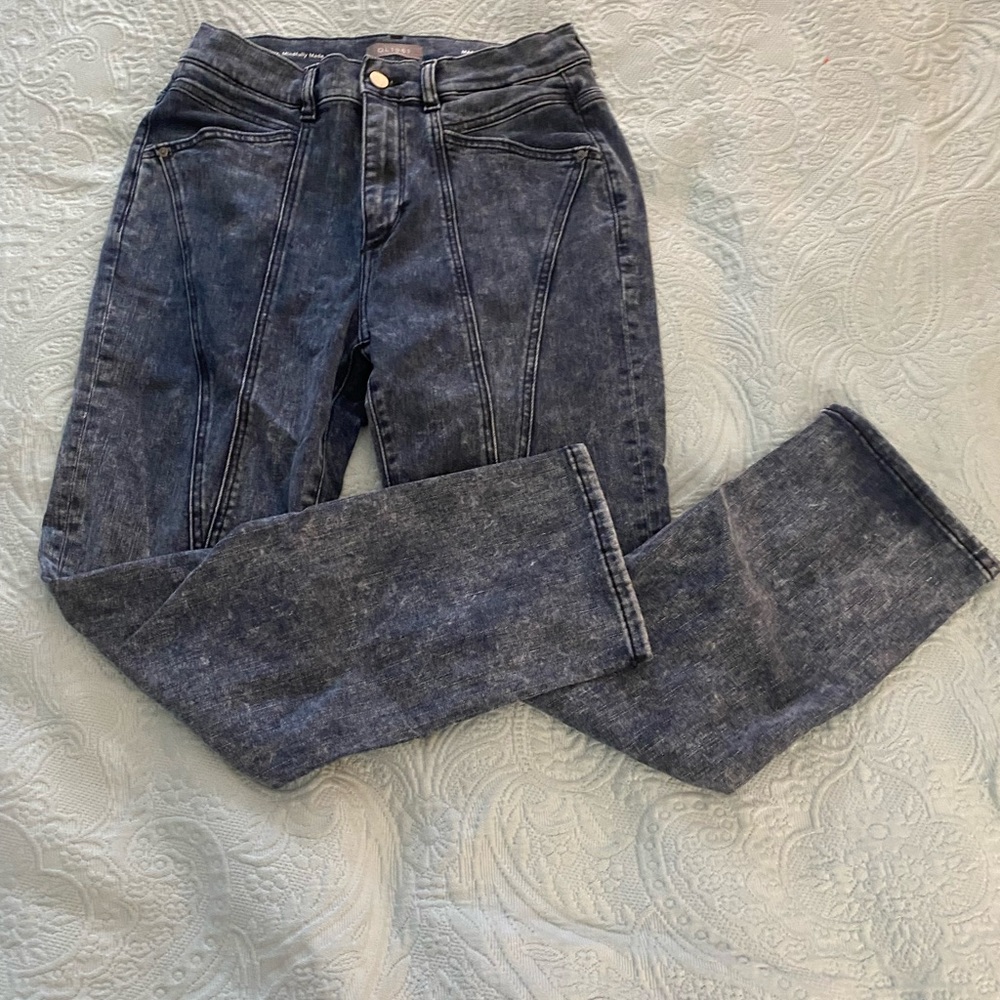 DL1961 Mara Ankle High Rise Instasculpt Straight. Super comfy. Never worn.